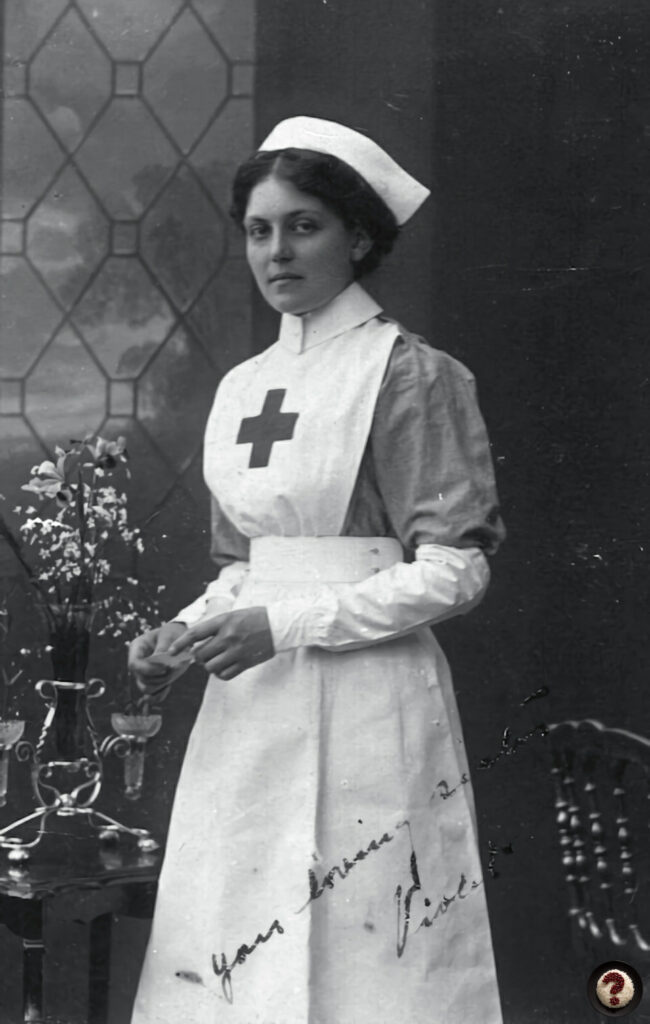 Tarihin En Şanssız İnsanları 2 Violet Jessop in Voluntary Aid Detachment Uniform